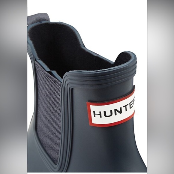 Hunter Boots - Women’s Classic Chelsea Hunter Boots in Black - Picture 1 of 9